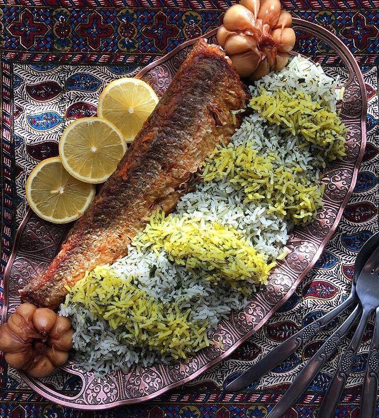 سبزی پلو با ماهی قزل آلا سبزی پلو با ماهی قزل آلا